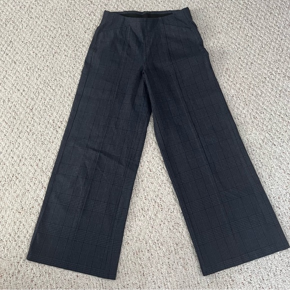 Old Navy Pants - Old Navy High Rise Pixie Wide Leg Pull On Navy/Gray Plaid Trouser Size M